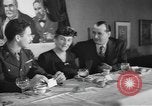 Standbild Yank Magazin Personal United States USA, 1944, aus Sekunde 37 historischem Filmmaterial Videoclip 65675076459