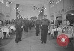 Standbild US Army Air Forces Flying Kadetten in der Dining Hall in Randolph Feld Texas USA, 1940, aus Sekunde 1 historischem Filmmaterial Videoclip 65675076479