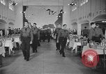 Standbild US Army Air Forces Flying Kadetten in der Dining Hall in Randolph Feld Texas USA, 1940, aus Sekunde 4 historischem Filmmaterial Videoclip 65675076479