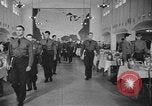 Standbild US Army Air Forces Flying Kadetten in der Dining Hall in Randolph Feld Texas USA, 1940, aus Sekunde 5 historischem Filmmaterial Videoclip 65675076479
