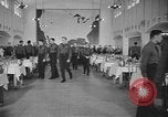Standbild US Army Air Forces Flying Kadetten in der Dining Hall in Randolph Feld Texas USA, 1940, aus Sekunde 8 historischem Filmmaterial Videoclip 65675076479