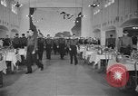 Standbild US Army Air Forces Flying Kadetten in der Dining Hall in Randolph Feld Texas USA, 1940, aus Sekunde 9 historischem Filmmaterial Videoclip 65675076479