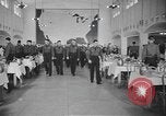 Standbild US Army Air Forces Flying Kadetten in der Dining Hall in Randolph Feld Texas USA, 1940, aus Sekunde 10 historischem Filmmaterial Videoclip 65675076479