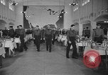 Standbild US Army Air Forces Flying Kadetten in der Dining Hall in Randolph Feld Texas USA, 1940, aus Sekunde 11 historischem Filmmaterial Videoclip 65675076479