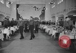 Standbild US Army Air Forces Flying Kadetten in der Dining Hall in Randolph Feld Texas USA, 1940, aus Sekunde 12 historischem Filmmaterial Videoclip 65675076479