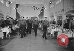 Standbild US Army Air Forces Flying Kadetten in der Dining Hall in Randolph Feld Texas USA, 1940, aus Sekunde 15 historischem Filmmaterial Videoclip 65675076479