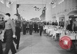 Standbild US Army Air Forces Flying Kadetten in der Dining Hall in Randolph Feld Texas USA, 1940, aus Sekunde 18 historischem Filmmaterial Videoclip 65675076479