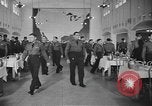 Standbild US Army Air Forces Flying Kadetten in der Dining Hall in Randolph Feld Texas USA, 1940, aus Sekunde 21 historischem Filmmaterial Videoclip 65675076479