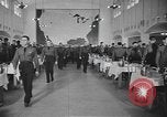 Standbild US Army Air Forces Flying Kadetten in der Dining Hall in Randolph Feld Texas USA, 1940, aus Sekunde 23 historischem Filmmaterial Videoclip 65675076479