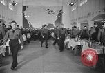 Standbild US Army Air Forces Flying Kadetten in der Dining Hall in Randolph Feld Texas USA, 1940, aus Sekunde 25 historischem Filmmaterial Videoclip 65675076479