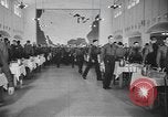 Standbild US Army Air Forces Flying Kadetten in der Dining Hall in Randolph Feld Texas USA, 1940, aus Sekunde 26 historischem Filmmaterial Videoclip 65675076479