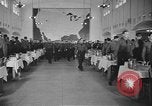 Standbild US Army Air Forces Flying Kadetten in der Dining Hall in Randolph Feld Texas USA, 1940, aus Sekunde 27 historischem Filmmaterial Videoclip 65675076479