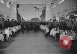 Standbild US Army Air Forces Flying Kadetten in der Dining Hall in Randolph Feld Texas USA, 1940, aus Sekunde 28 historischem Filmmaterial Videoclip 65675076479