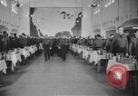 Standbild US Army Air Forces Flying Kadetten in der Dining Hall in Randolph Feld Texas USA, 1940, aus Sekunde 29 historischem Filmmaterial Videoclip 65675076479
