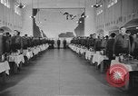 Standbild US Army Air Forces Flying Kadetten in der Dining Hall in Randolph Feld Texas USA, 1940, aus Sekunde 31 historischem Filmmaterial Videoclip 65675076479