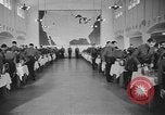 Standbild US Army Air Forces Flying Kadetten in der Dining Hall in Randolph Feld Texas USA, 1940, aus Sekunde 36 historischem Filmmaterial Videoclip 65675076479