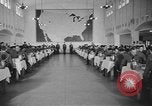 Standbild US Army Air Forces Flying Kadetten in der Dining Hall in Randolph Feld Texas USA, 1940, aus Sekunde 37 historischem Filmmaterial Videoclip 65675076479