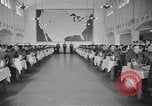 Standbild US Army Air Forces Flying Kadetten in der Dining Hall in Randolph Feld Texas USA, 1940, aus Sekunde 40 historischem Filmmaterial Videoclip 65675076479