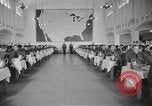 Standbild US Army Air Forces Flying Kadetten in der Dining Hall in Randolph Feld Texas USA, 1940, aus Sekunde 45 historischem Filmmaterial Videoclip 65675076479