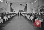 Standbild US Army Air Forces Flying Kadetten in der Dining Hall in Randolph Feld Texas USA, 1940, aus Sekunde 48 historischem Filmmaterial Videoclip 65675076479