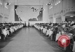 Standbild US Army Air Forces Flying Kadetten in der Dining Hall in Randolph Feld Texas USA, 1940, aus Sekunde 50 historischem Filmmaterial Videoclip 65675076479