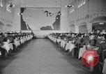 Standbild US Army Air Forces Flying Kadetten in der Dining Hall in Randolph Feld Texas USA, 1940, aus Sekunde 52 historischem Filmmaterial Videoclip 65675076479
