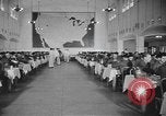 Standbild US Army Air Forces Flying Kadetten in der Dining Hall in Randolph Feld Texas USA, 1940, aus Sekunde 60 historischem Filmmaterial Videoclip 65675076479