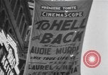 Standbild Audie Murphy Boston Massachusetts USA, 1955, aus Sekunde 38 historischem Filmmaterial Videoclip 65675076487