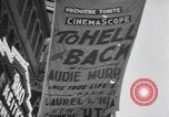 Standbild Audie Murphy Boston Massachusetts USA, 1955, aus Sekunde 39 historischem Filmmaterial Videoclip 65675076487