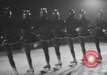Standbild Ice Capades von 1956 Atlantic City New Jersey USA, 1955, aus Sekunde 14 historischem Filmmaterial Videoclip 65675076491