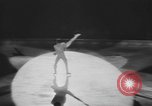 Standbild Ice Capades von 1956 Atlantic City New Jersey USA, 1955, aus Sekunde 26 historischem Filmmaterial Videoclip 65675076491