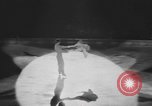 Standbild Ice Capades von 1956 Atlantic City New Jersey USA, 1955, aus Sekunde 27 historischem Filmmaterial Videoclip 65675076491
