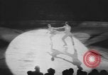 Standbild Ice Capades von 1956 Atlantic City New Jersey USA, 1955, aus Sekunde 32 historischem Filmmaterial Videoclip 65675076491
