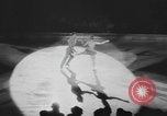 Standbild Ice Capades von 1956 Atlantic City New Jersey USA, 1955, aus Sekunde 33 historischem Filmmaterial Videoclip 65675076491