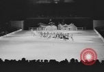 Standbild Ice Capades von 1956 Atlantic City New Jersey USA, 1955, aus Sekunde 44 historischem Filmmaterial Videoclip 65675076491