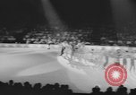 Standbild Ice Capades von 1956 Atlantic City New Jersey USA, 1955, aus Sekunde 51 historischem Filmmaterial Videoclip 65675076491