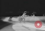 Standbild Ice Capades von 1956 Atlantic City New Jersey USA, 1955, aus Sekunde 61 historischem Filmmaterial Videoclip 65675076491