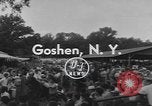Standbild Hambletonian racing Goshen New York USA, 1954, aus Sekunde 5 historischem Filmmaterial Videoclip 65675076499