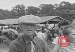 Standbild Hambletonian racing Goshen New York USA, 1954, aus Sekunde 10 historischem Filmmaterial Videoclip 65675076499