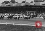 Standbild Hambletonian racing Goshen New York USA, 1954, aus Sekunde 12 historischem Filmmaterial Videoclip 65675076499