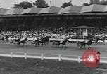 Standbild Hambletonian racing Goshen New York USA, 1954, aus Sekunde 13 historischem Filmmaterial Videoclip 65675076499