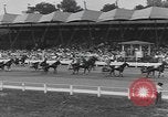 Standbild Hambletonian racing Goshen New York USA, 1954, aus Sekunde 14 historischem Filmmaterial Videoclip 65675076499