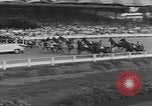 Standbild Hambletonian racing Goshen New York USA, 1954, aus Sekunde 24 historischem Filmmaterial Videoclip 65675076499