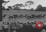 Standbild Hambletonian racing Goshen New York USA, 1954, aus Sekunde 35 historischem Filmmaterial Videoclip 65675076499