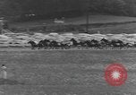 Standbild Hambletonian racing Goshen New York USA, 1954, aus Sekunde 39 historischem Filmmaterial Videoclip 65675076499