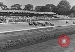 Standbild Hambletonian racing Goshen New York USA, 1954, aus Sekunde 50 historischem Filmmaterial Videoclip 65675076499