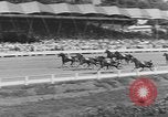 Standbild Hambletonian racing Goshen New York USA, 1954, aus Sekunde 53 historischem Filmmaterial Videoclip 65675076499