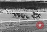 Standbild Hambletonian racing Goshen New York USA, 1954, aus Sekunde 54 historischem Filmmaterial Videoclip 65675076499