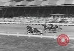 Standbild Hambletonian racing Goshen New York USA, 1954, aus Sekunde 57 historischem Filmmaterial Videoclip 65675076499