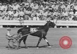 Standbild Hambletonian racing Goshen New York USA, 1954, aus Sekunde 62 historischem Filmmaterial Videoclip 65675076499